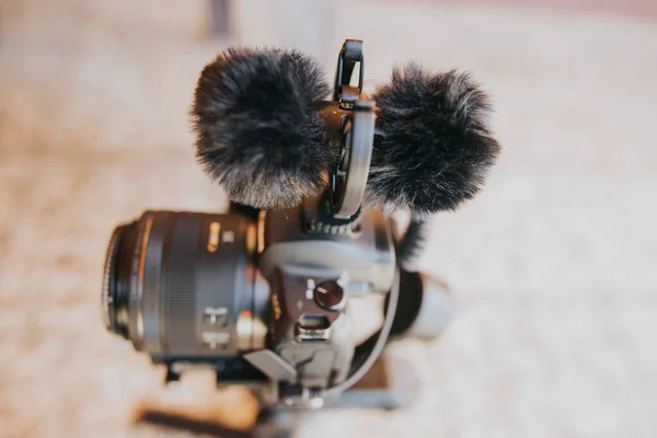 Selective Focus Shot Canon Eos Camera Gimbal Shotgun Microphone Brcko — Stock Photo, Image