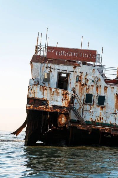 Eine Vertikale Aufnahme Eines Schiffswracks Sulina Zweig Des Donaudeltas Vor — Stockfoto