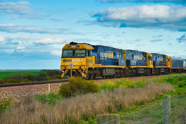 オーストラリアでの輸送列車の美しいショット — ストック写真