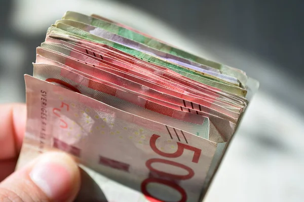 Nahaufnahme Einer Hand Die Ein Paket Schwedischer Banknoten Hält — Stockfoto