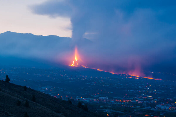 Photography of Cumbre Vieja volcano eruption.