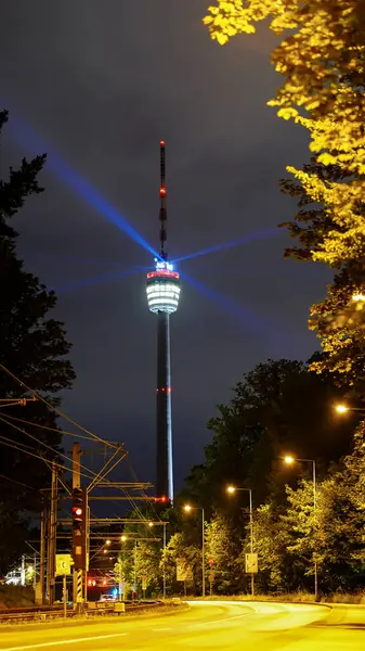 Plano Vertical Torre Iluminada Por Noche — Foto de Stock