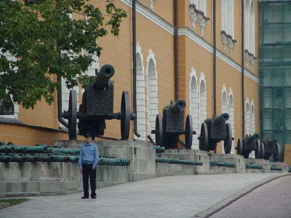 Los Enormes Cañones Alrededor Armería Del Kremlin Moscú Rusia — Foto de Stock