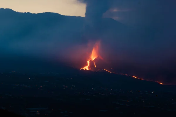 去年10月在拉帕尔马爆发的Cumbre Vieja火山的摄影 — 图库照片