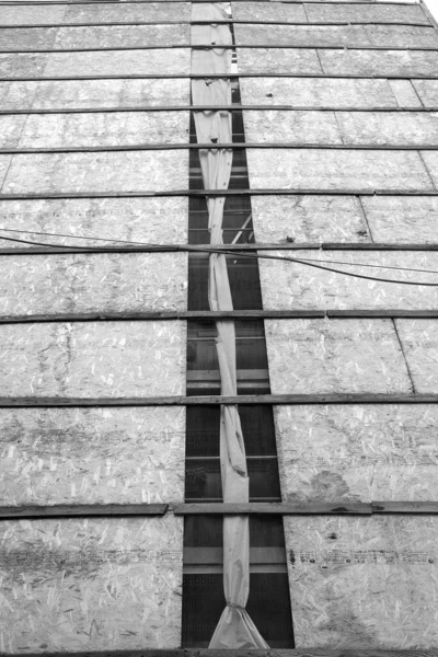 Eine Vertikale Aufnahme Einer Wohnhauswand — Stockfoto