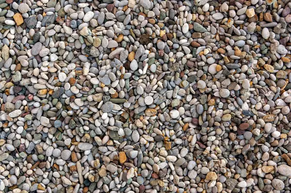 Een Bovenaanzicht Van Kleine Kleurrijke Kiezelsteentjes Het Strand Als Achtergrond — Stockfoto