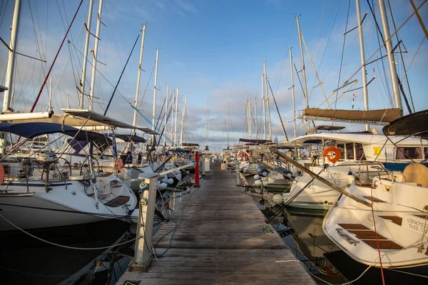 Una Hermosa Toma Puerto Lleno Yates Otros Barcos Isla Hydra —  Fotos de Stock