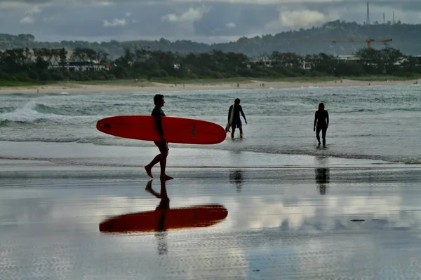 Silhouette Walking Longboarder Man Beach Byron Bay — Stock Photo, Image