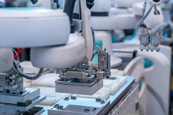Robot Sviluppo Utilizzare Nella Produzione Telefoni Cellulari Nel Laboratorio Scientifico — Foto Stock