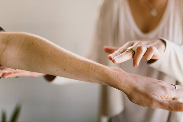 Крупный план массажа рук