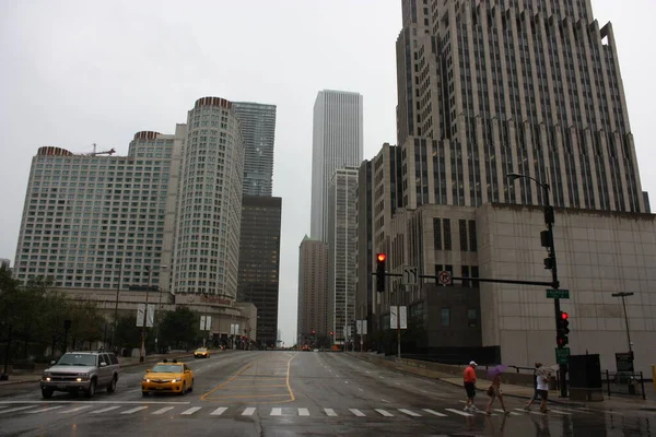 Дорога Через Современные Здания Центре Чикаго Сша Мрачным Небом — стоковое фото