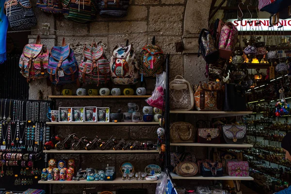 Ein Geschäft Mit Farbenfrohen Produkten Für Den Typischen Touristen Mostar — Stockfoto
