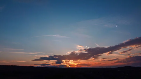 Μια Μαγευτική Θέα Ενός Όμορφου Ηλιοβασιλέματος Πάνω Από Ένα Απέραντο — Φωτογραφία Αρχείου