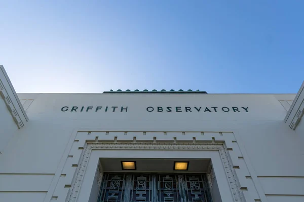 Egy Alacsony Szögű Felvétel Griffith Obszervatóriumról Tiszta Kék Ellen Los — Stock Fotó