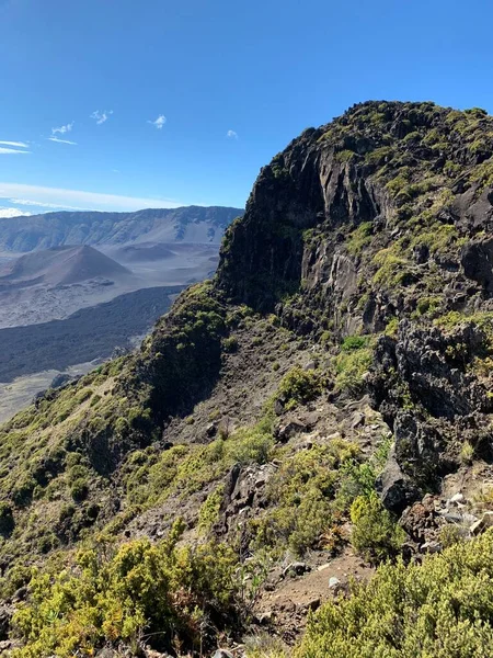 Eine Felsige Landschaft Der Nähe Einer Vulkankiste Auf Der Hawaiianischen — Stockfoto