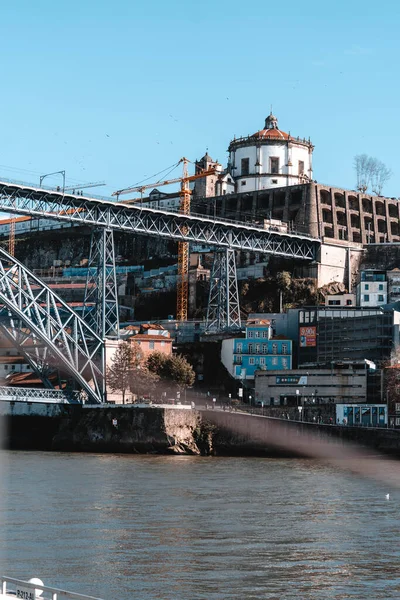 Plano Vertical Del Puente Oporto Portugal Durante Día —  Fotos de Stock