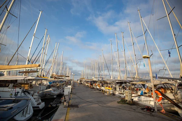 Tiro Barcos Atracados Porto Ilha Hydra Grécia — Fotografia de Stock