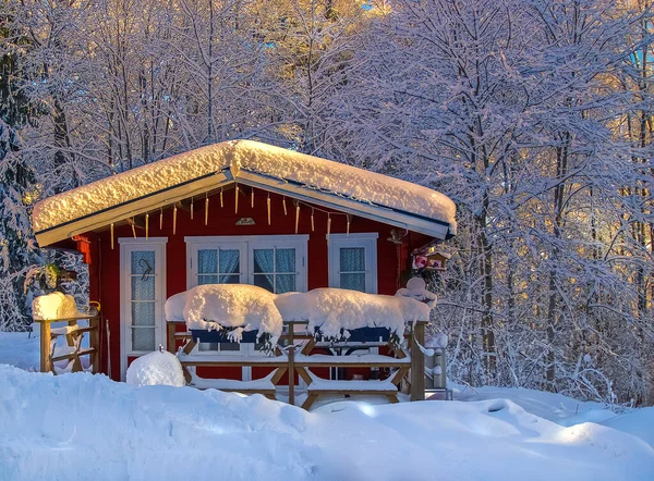 Una Hermosa Cabaña Cubierta Nieve Profunda Filipstad Suecia —  Fotos de Stock