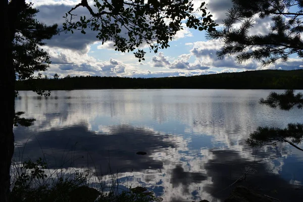 스웨덴 반사되어 호수의 — 스톡 사진