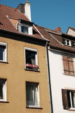 Avrupa tarzı eski binaların dikey görüntüsü