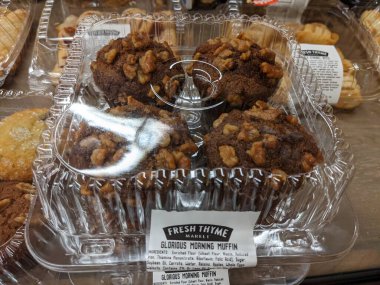 Satın alınabilecek çeşitli muffinlerin yakın çekimi