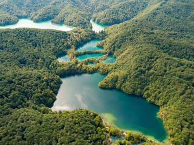Hırvatistan 'daki Plitvice Gölleri Ulusal Parkı' nın havadan görünüşü