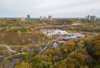 Güzel bir manzara Toronto, Kanada 'da Evergreen Tuğla Fabrikası parkı