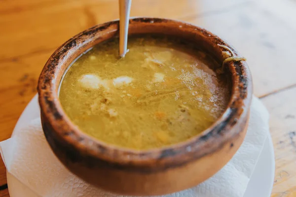 ベイのスープと呼ばれる伝統的なトルコ料理とボスニア料理のクローズ — ストック写真