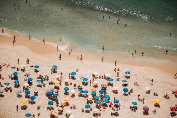 Widok Powietrza Zatłoczonej Plaży Lecie — Zdjęcie stockowe