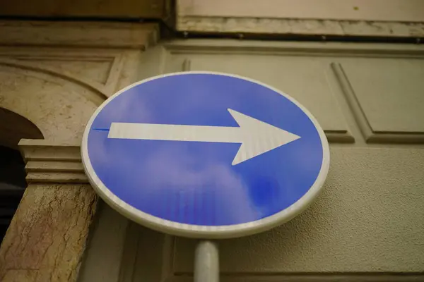Low Angle Shot One Way Sign — Stock fotografie