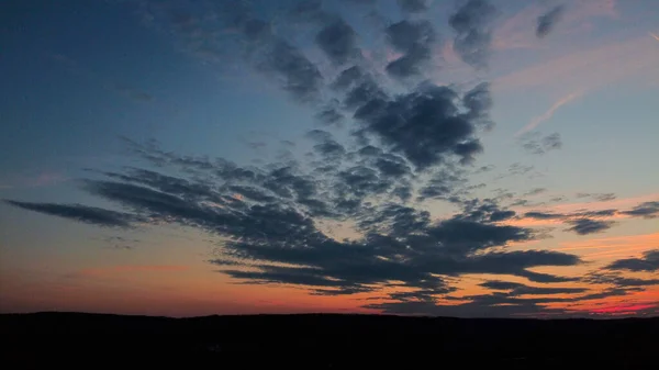 Uma Vista Fascinante Belo Pôr Sol Sobre Uma Vasta Paisagem — Fotografia de Stock