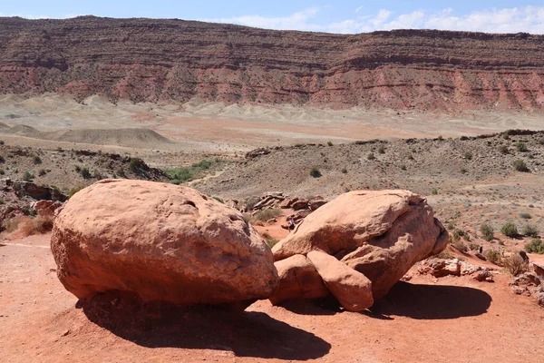 Birleşik Devletler Utah Kentindeki Kanyonlara Yakın Kızıl Kayalık Bir Arazi — Stok fotoğraf