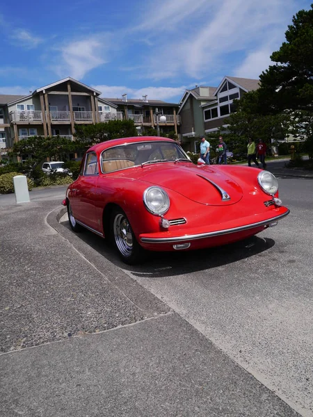 Vertical Shot Old Vintage Red Porsche Road Santa Barbara — Stock Photo, Image