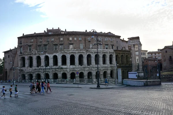 Una Hermosa Vista Los Caminantes Anfiteatro Romano Italia — Foto de Stock