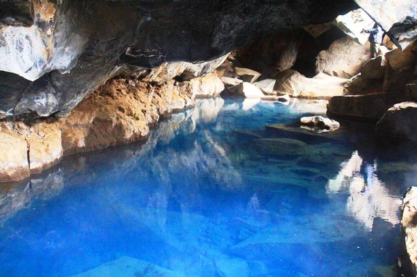 Σπήλαιο Grjotagja Στην Ισλανδία Που Εμφανίζεται Στο Game Thrones — Φωτογραφία Αρχείου