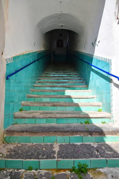 Talya Vietri Sul Mare Eski Dar Bir Merdivenin Dikey Çekimi — Stok fotoğraf