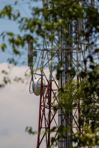 Tiro Vertical Uma Torre Telecomunicações — Fotografia de Stock
