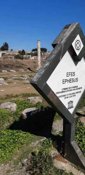 Tiro Vertical Caminho Para Templo Ártemis Uma Das Sete Maravilhas — Fotografia de Stock