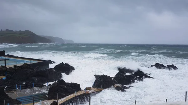 Beautiful View Rocky Seacoast Dark Storm Clouds — Stock Photo, Image