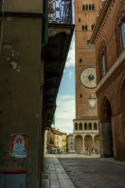 Uma Vista Vertical Torre Tijolos Cremona Lombardia Itália — Fotografia de Stock
