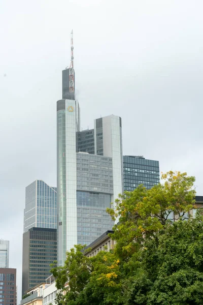 Plano Vertical Rascacielos Altos Modernos Centro Frankfurt Alemania — Foto de Stock