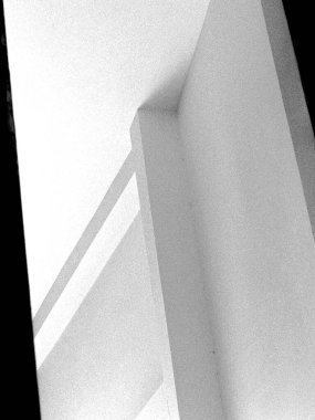 Mimari detayların ve Guangzhou, Çin sokak sanatının dikey gri tonlu bir görüntüsü.