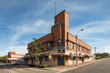 Whyalla Güney Avustralya 17 Kasım 2019: Whyalla, Güney Avustralya 'daki Art deco Hotel Bay View' in dış görünümü