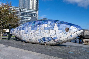 Büyük balık heykeli Belfast, Birleşik Krallık