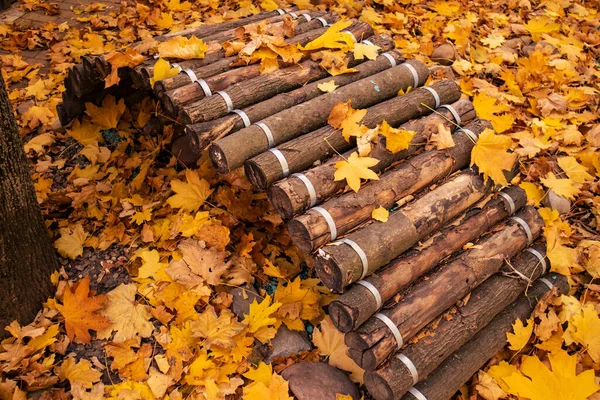 Wooden Bridge Autumn Park Surrounded Dry Leaves Moldova — Stock Photo, Image