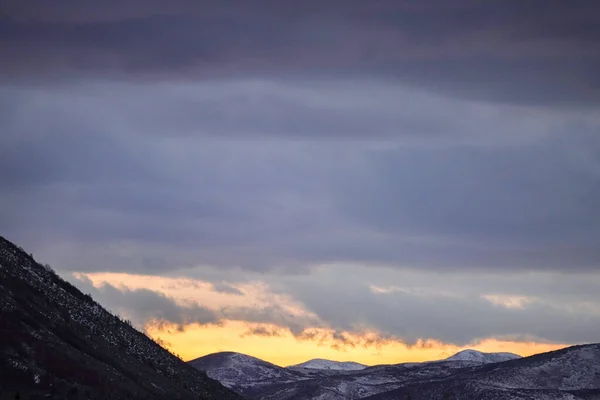 Μια Εκπληκτική Λήψη Των Βουνών Wasatch Κάτω Από Τον Συννεφιασμένο — Φωτογραφία Αρχείου