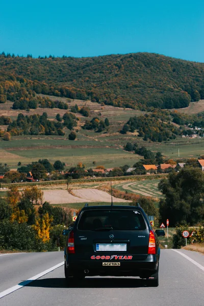 Opel Astra Uma Estrada Nacional Perto Sfantu Gheorghe — Fotografia de Stock