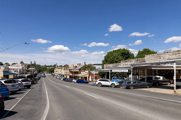 Die Hauptstraße Beechworth Victoria Australien Mit Dem Historischen Postgebäude Hintergrund — Stockfoto