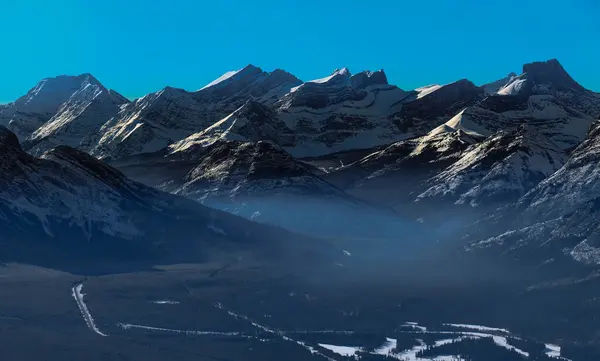 Bel Colpo Montagna Con Nebbia Una Valle Alberta Canada — Foto Stock