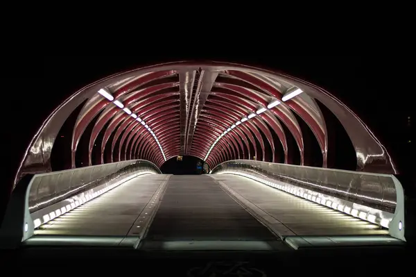 一座和平的卡尔加里桥 — 图库照片